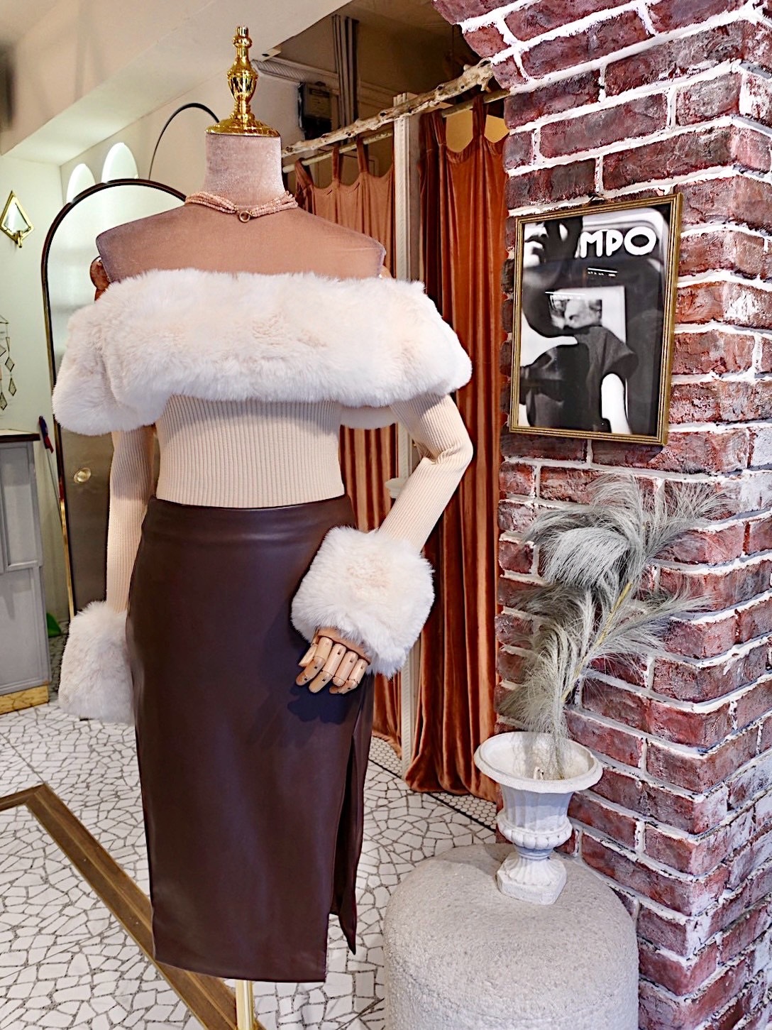 Stunning Performance巧克力色 Vegan皮革高腰開叉Midi Skirt