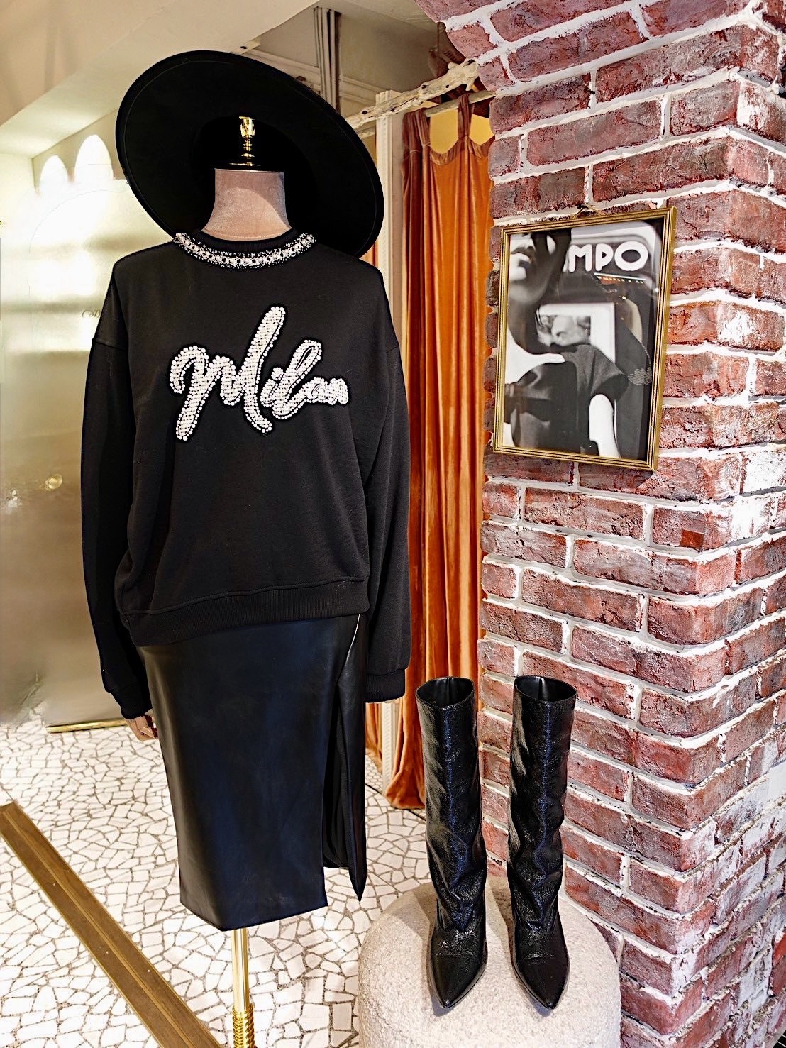 Stunning Performance 黑色 Vegan皮革高腰開叉Midi Skirt