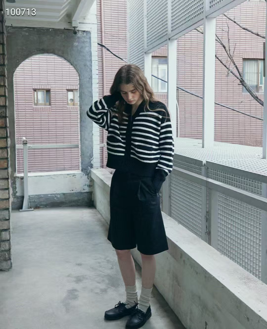 韓國代購 MARKM 經典V領條紋開胸冷杉100713