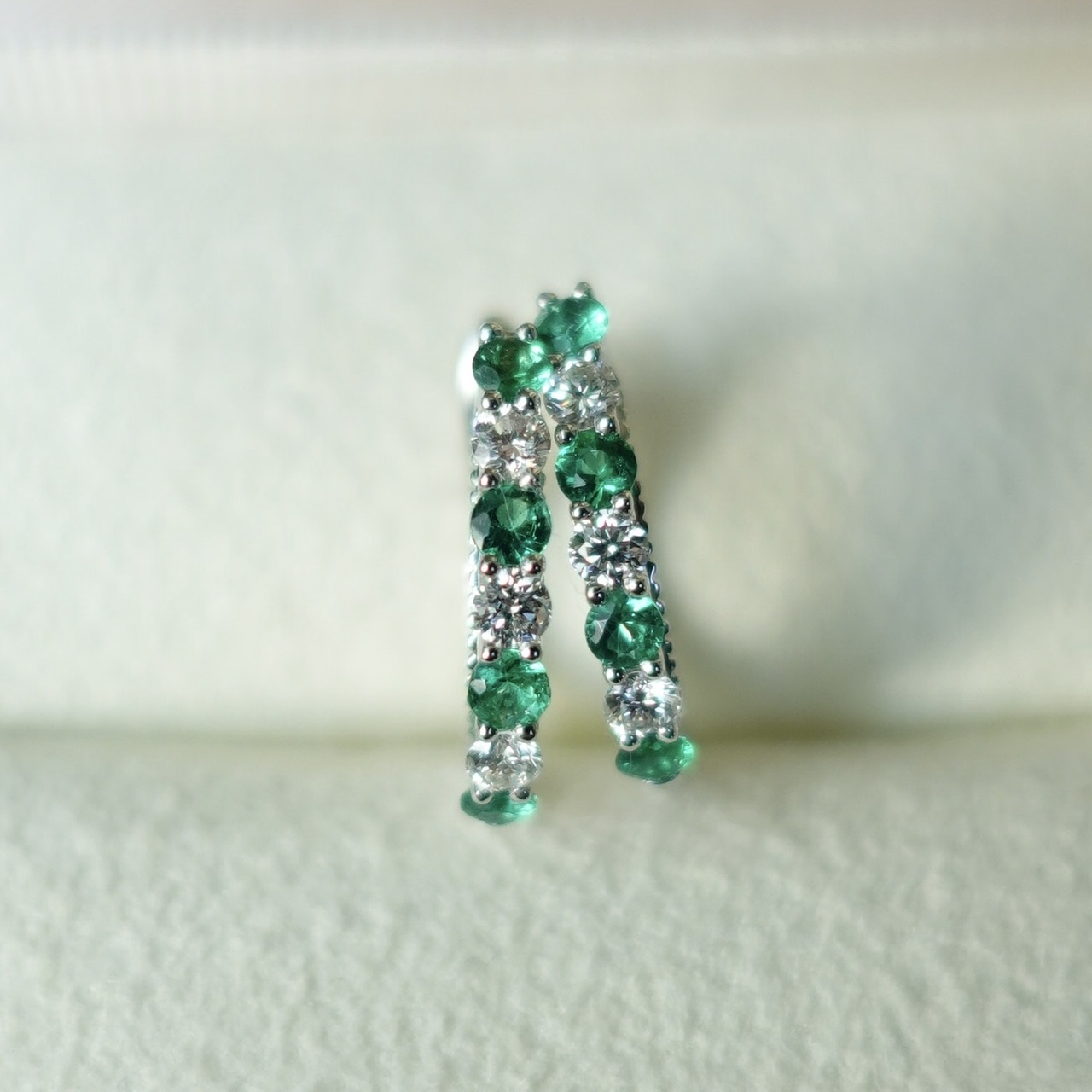 18K金天然祖母綠鑽石耳圈