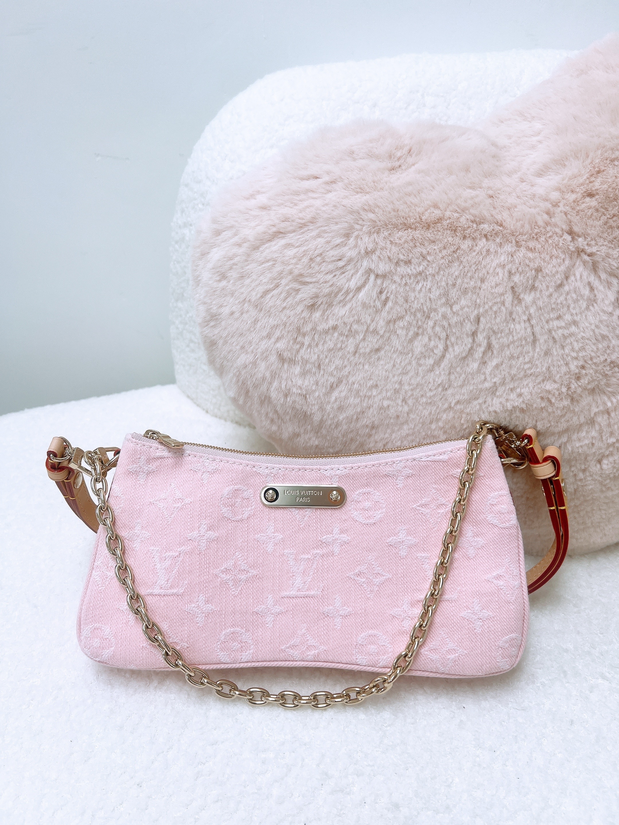 *Unused* Lv liv pochette pink denim