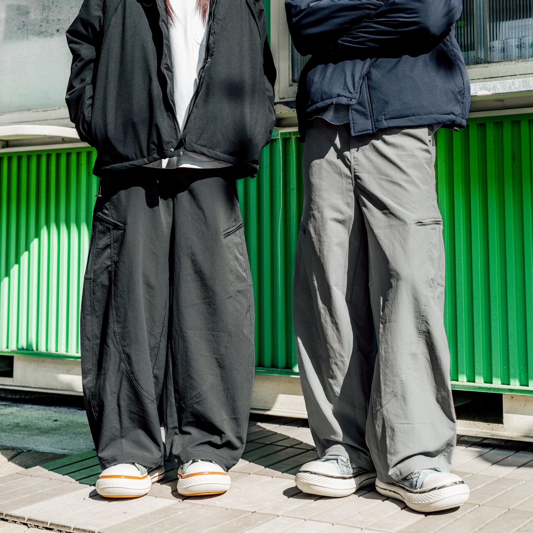 Doupicks 立體剪裁拉鍊彈力彎刀寬褲 日系選品 sb8014