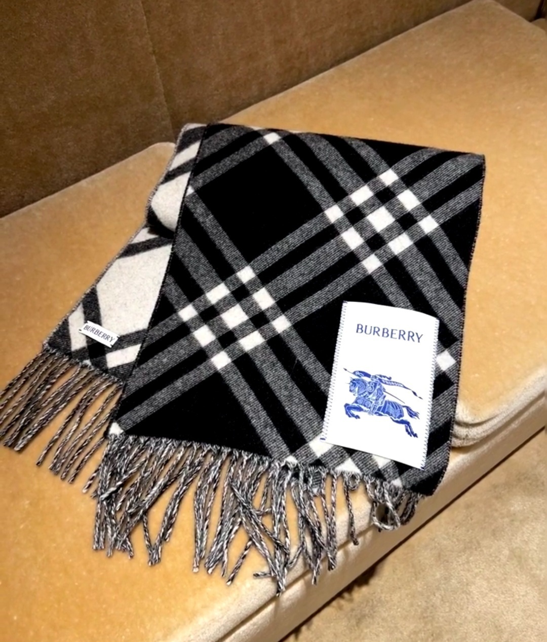 BBR 經典黑色格仔 圍巾 有流蘇款