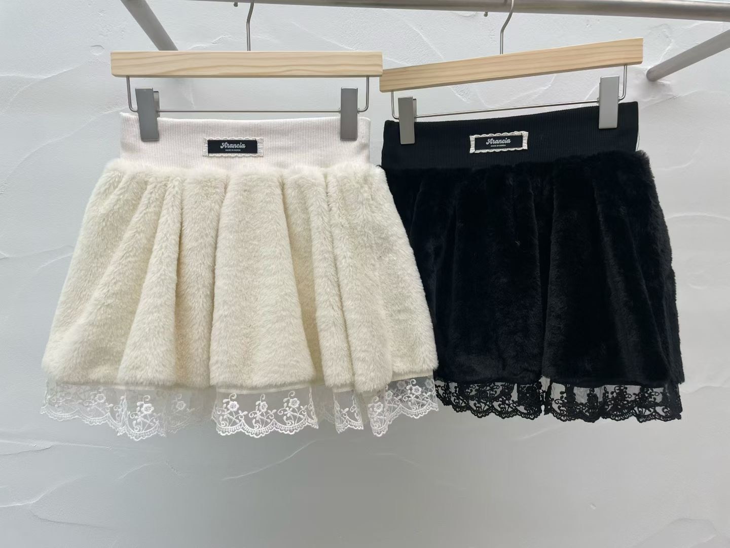 蕾絲邊毛毛短裙