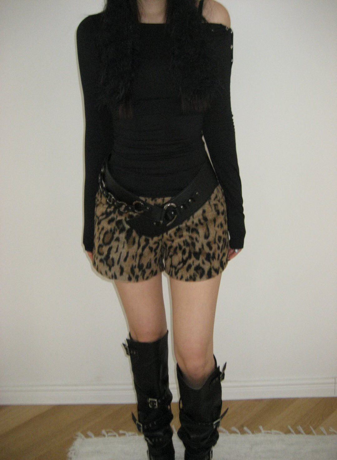 後鬆緊短毛短褲