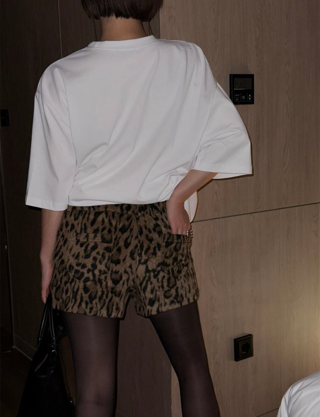 後鬆緊短毛短褲