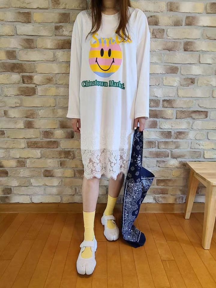 K20090148白色笑臉下擺蕾絲洋裝