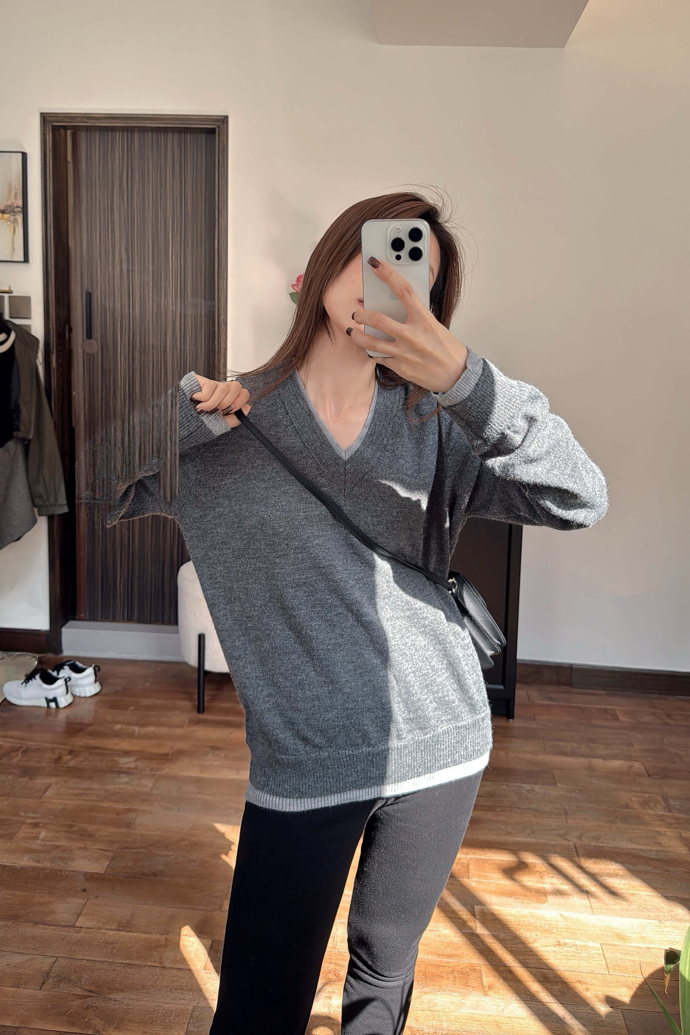 Contrast V-Neck Alpaca-Wool Sweater_KN261L02