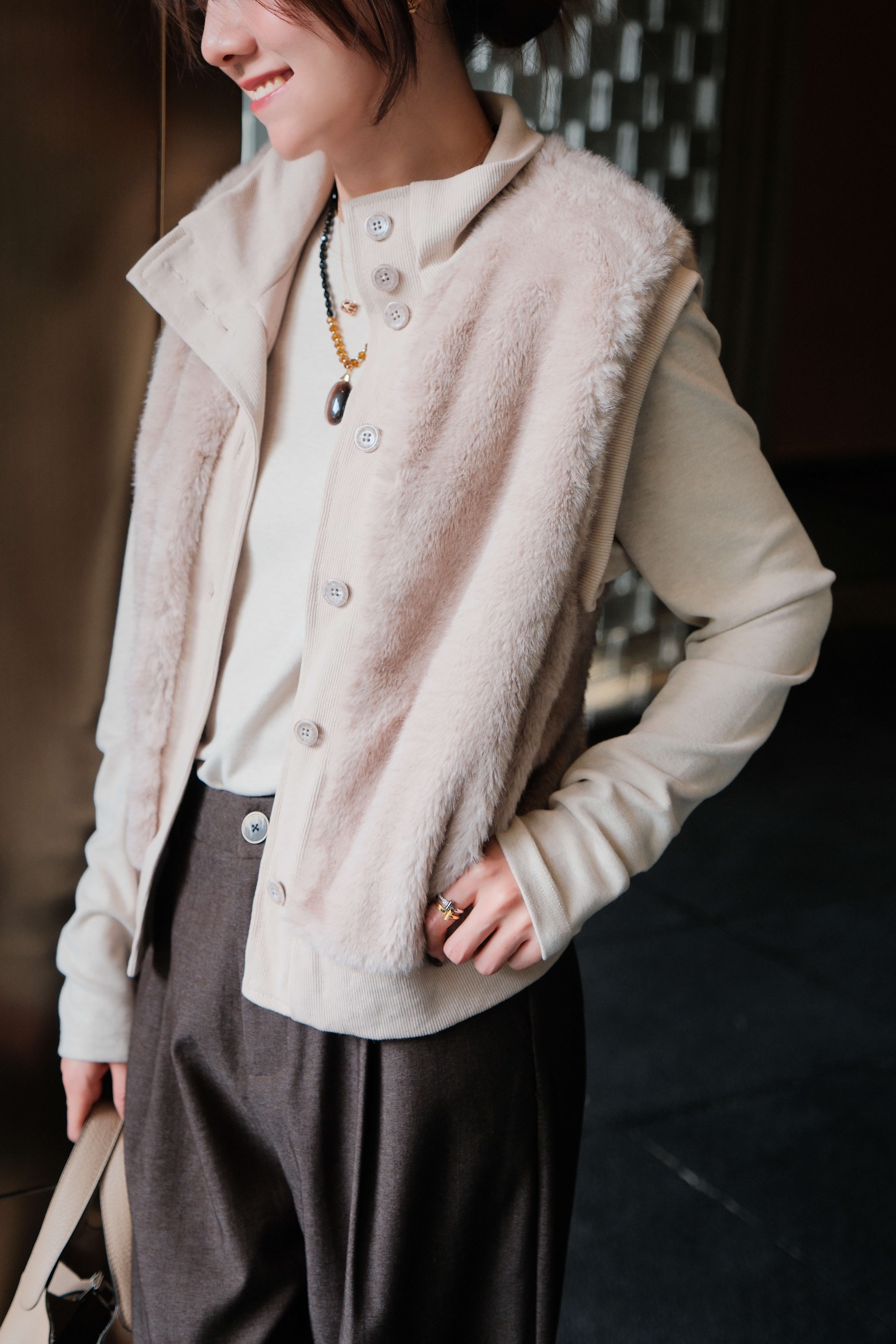Faux Fur Button-Up Vest_JK261L13