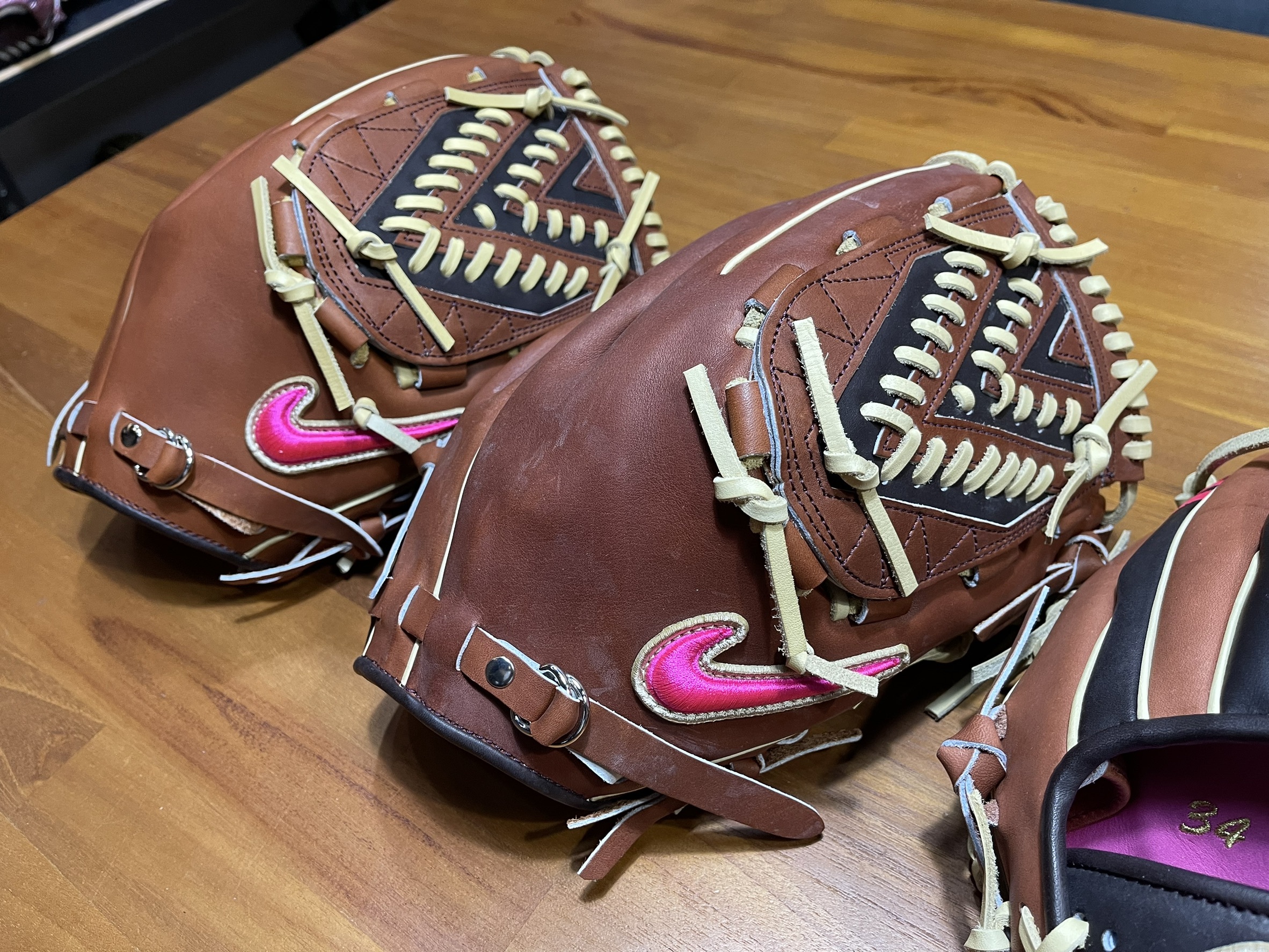 新品到貨】2026.01 日本製NIKE 謝道SHADO ELITE J 金色鋼印硬式最高階