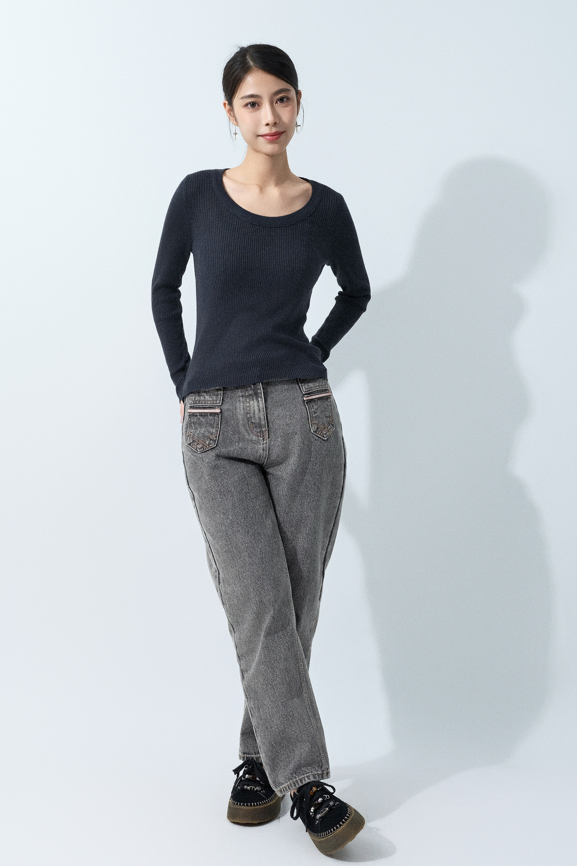 幼坑紋大圓領針織上衣（預購產品）