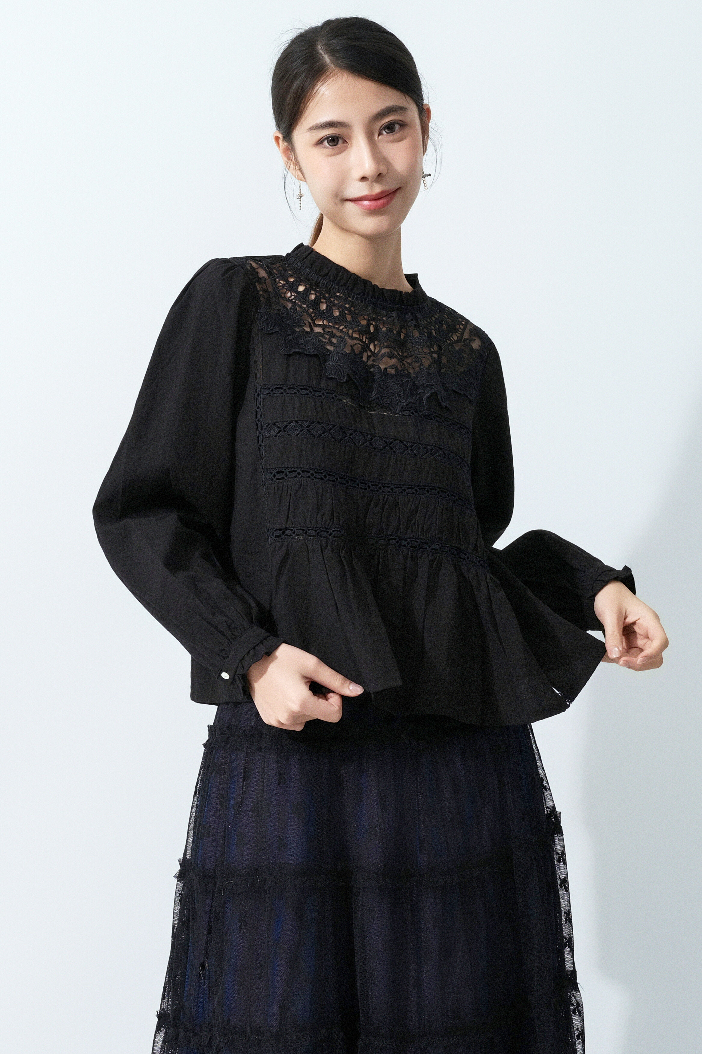 通花蕾絲領娃娃上衣 （預購產品）