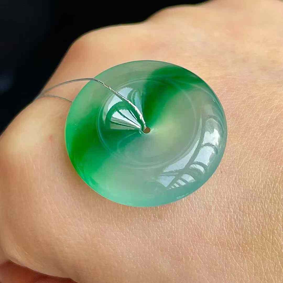 12265551 翡翠冰飄綠平安扣 (22.6mm直徑)