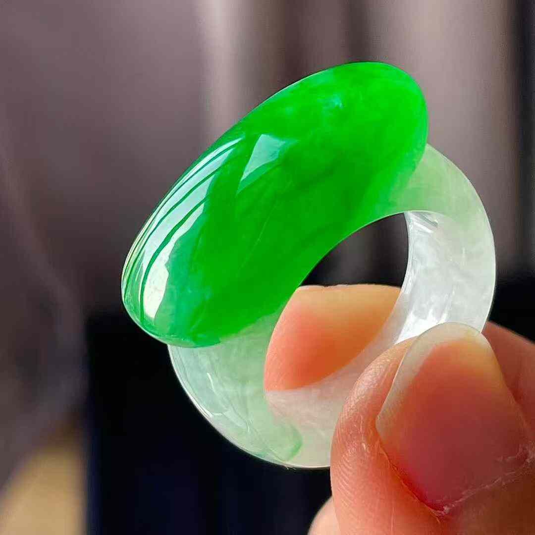 12265553 翡翠冰陽綠馬鞍扳指 (圈口 14號)