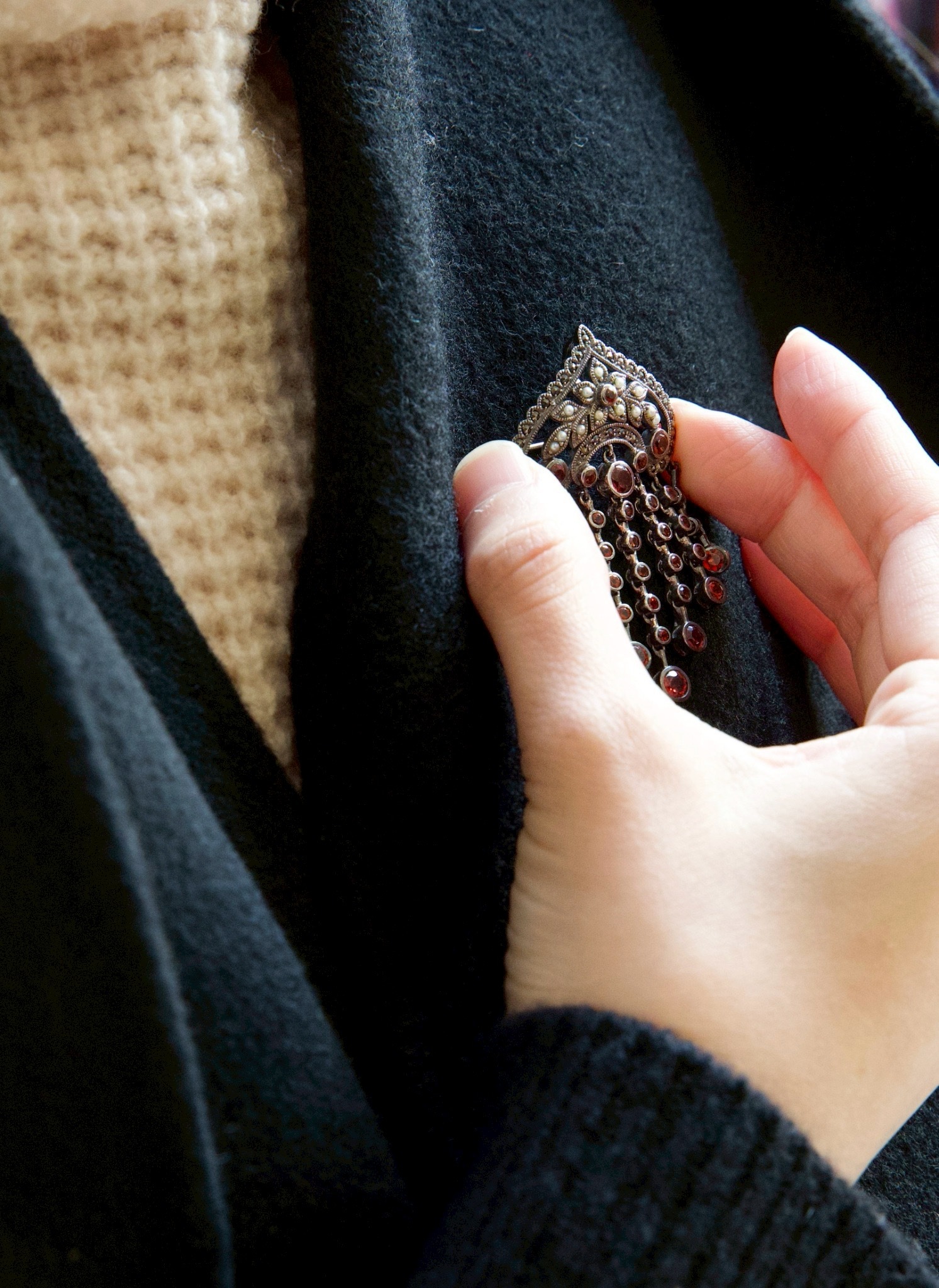 流蘇石榴石胸墜（OP1646）