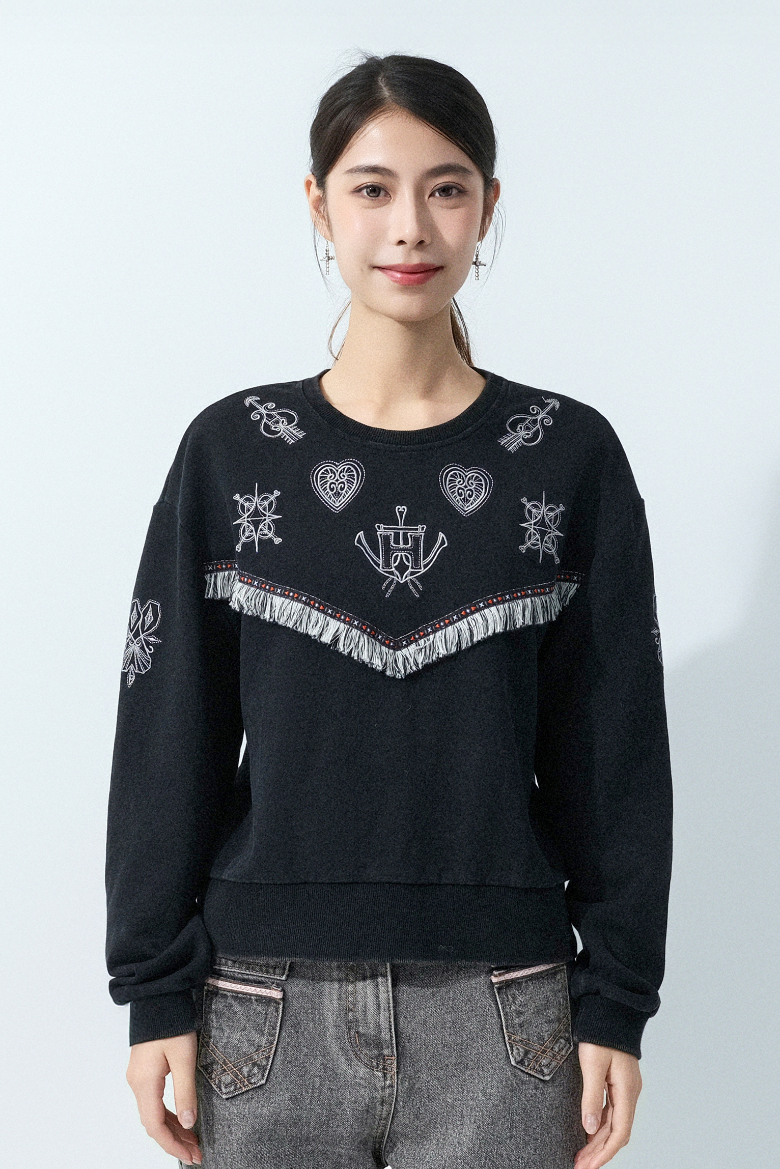 民族蘇蘇邊繡花衛衣 (預購產品）