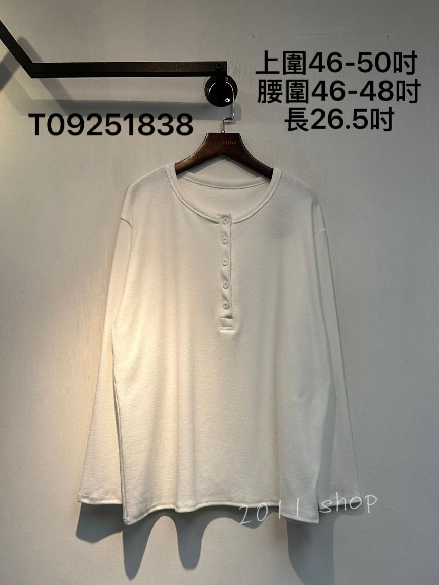 純色半鈕扣暗紋TOP  上圍46-50吋  腰圍46-48吋 長26.5吋  T09251838