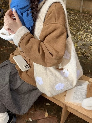 Me.gusta｜🧺 Mochi Daisy 軟綿花朵包｜花朵針織肩背包