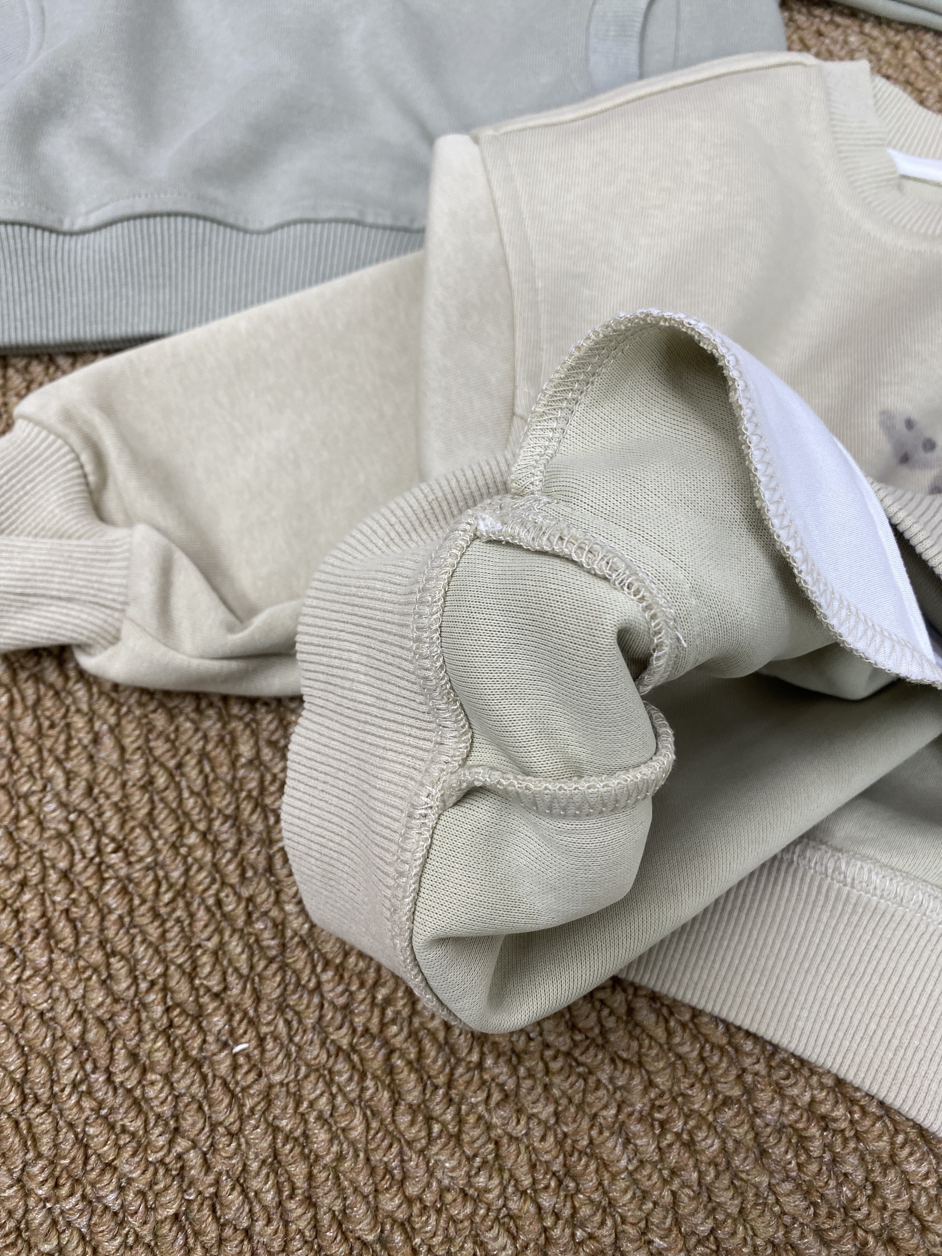 A04021圍巾狗大學T