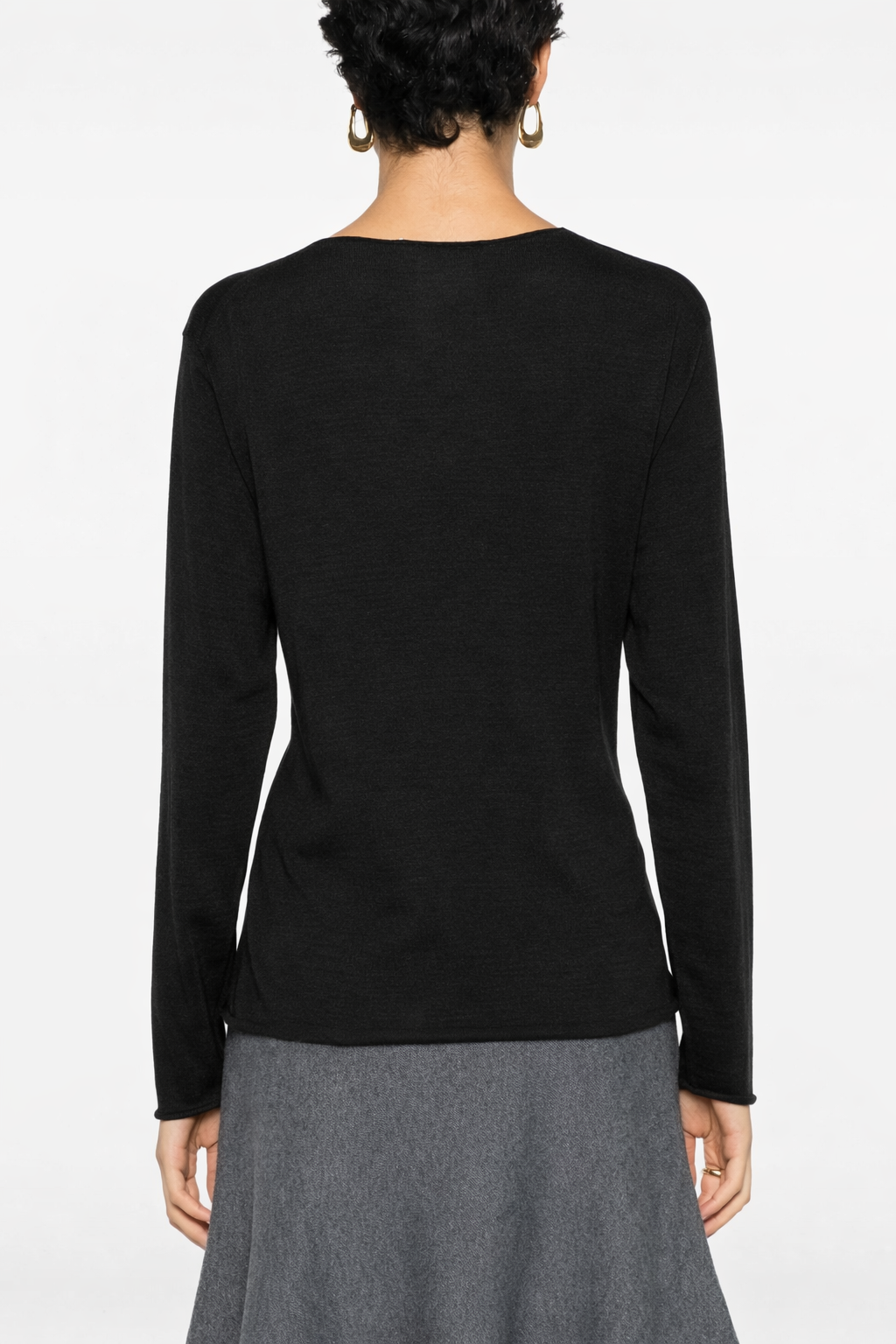 Philosophy V領別針造型針織上衣(黑)