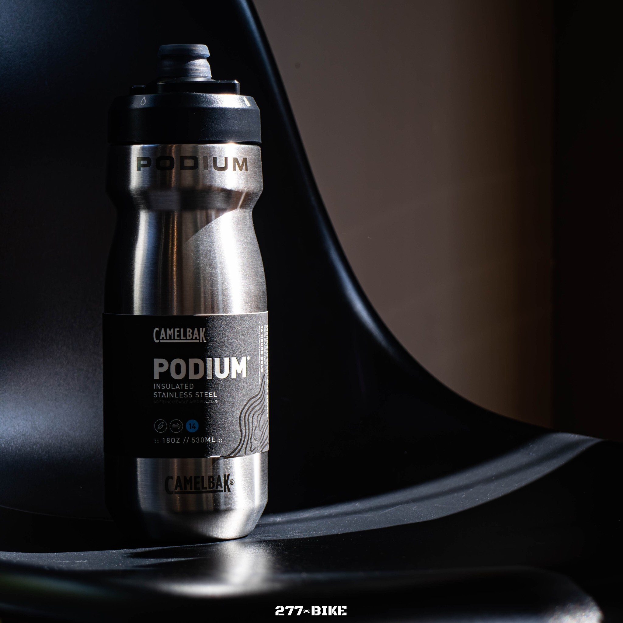 【CAMELBAK】水壺 650ML 競速保冰單車水壺 金屬銀