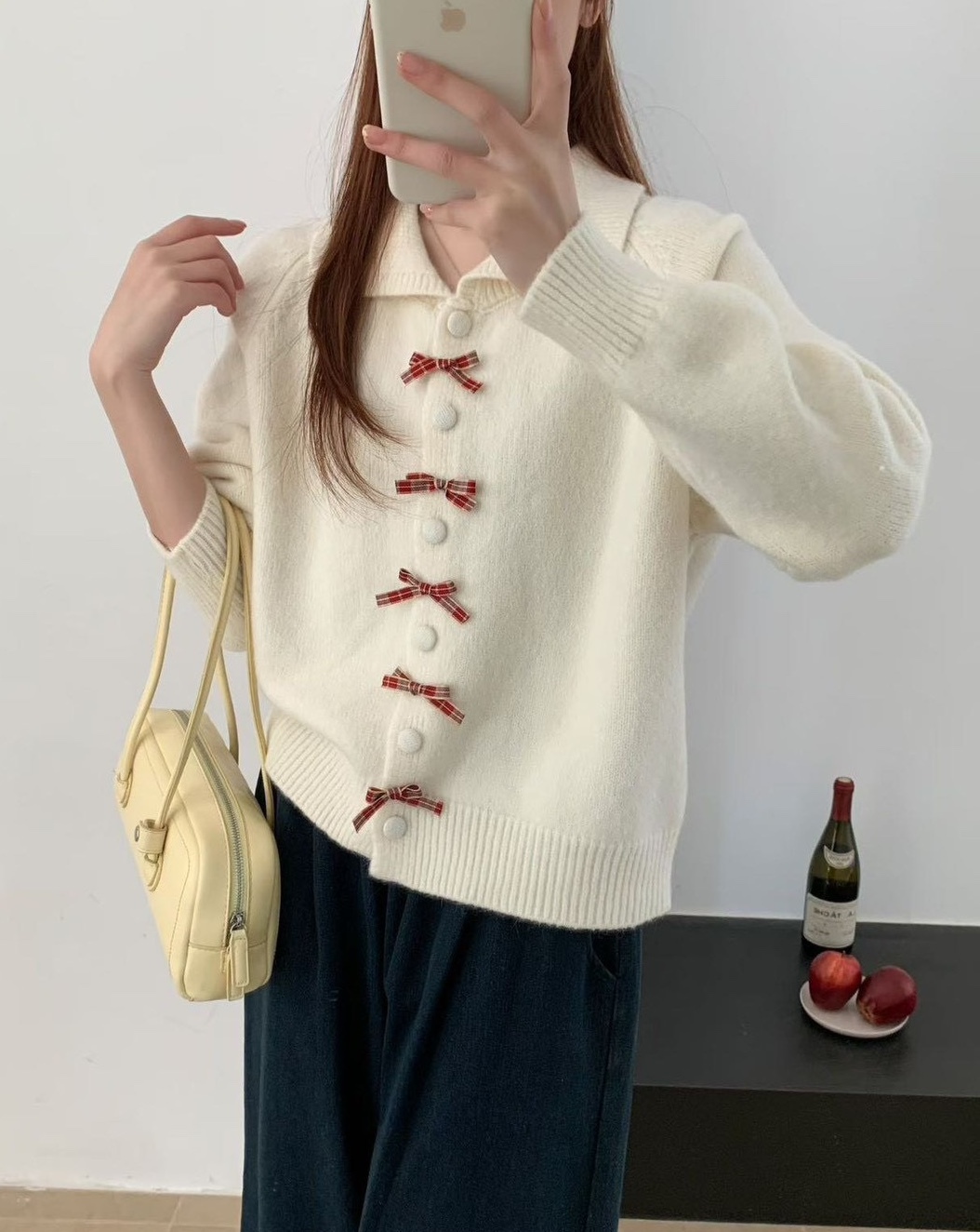 翻領蝴蝶結包釦毛衣