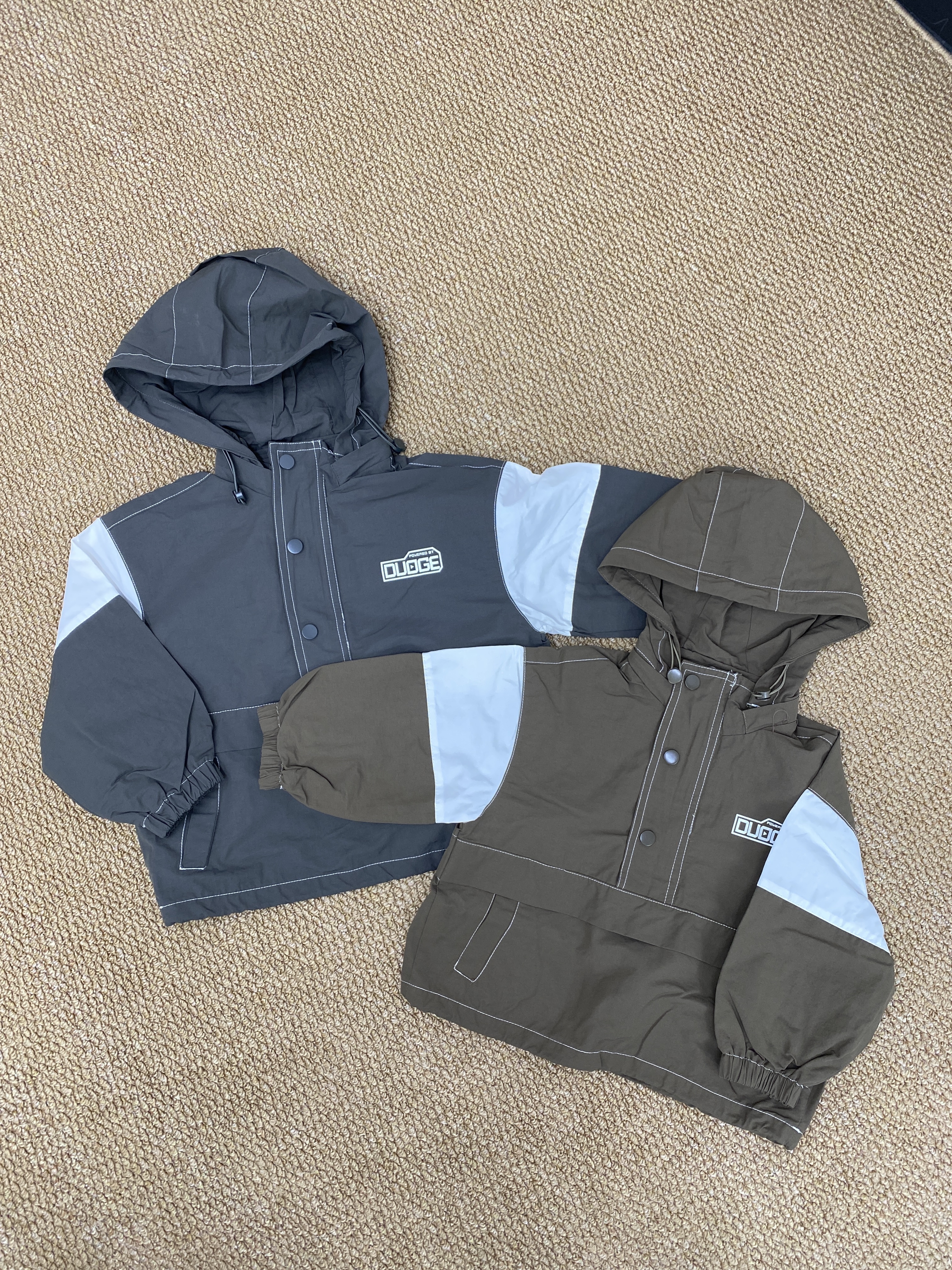 A03008特殊材質連帽上衣