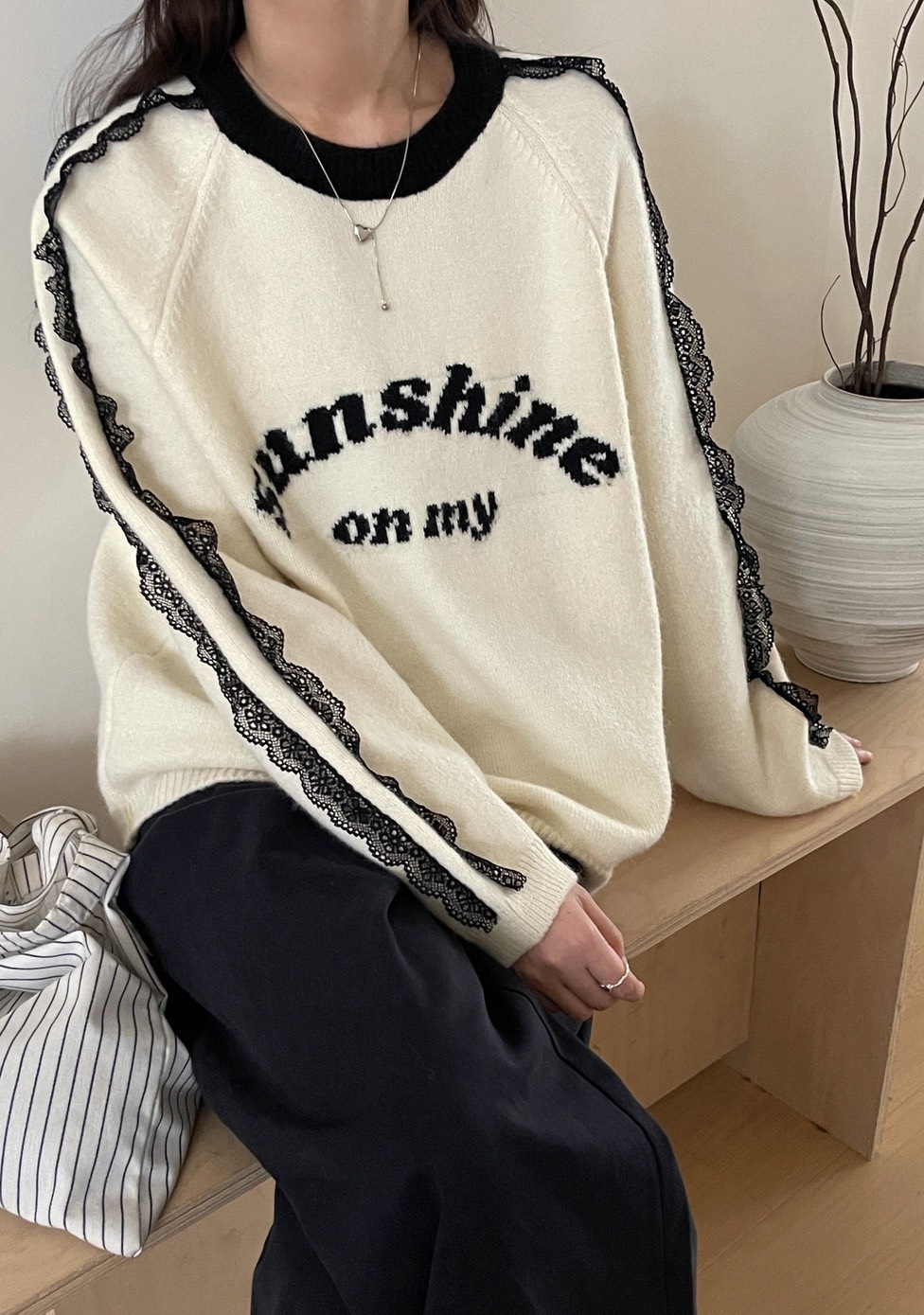 袖蕾絲滾邊英文針織衣