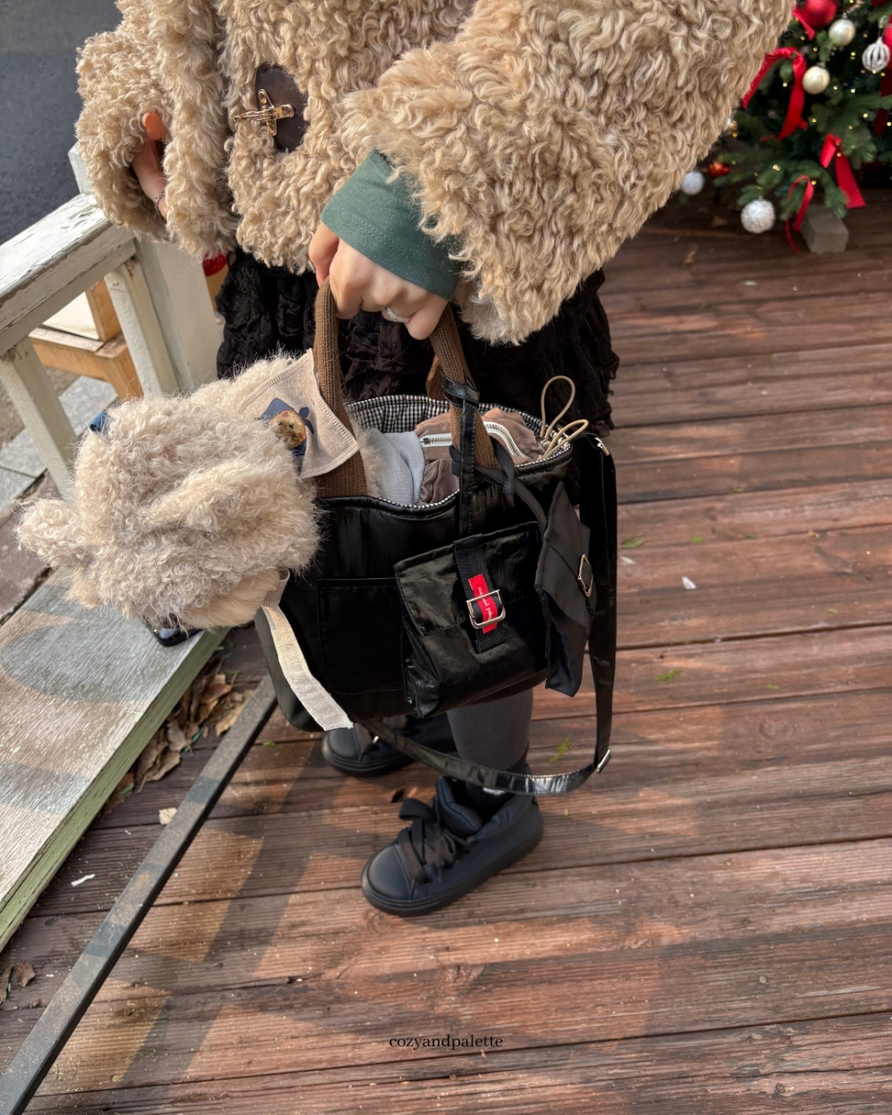 COZY-N 閃亮黑色起司散步包