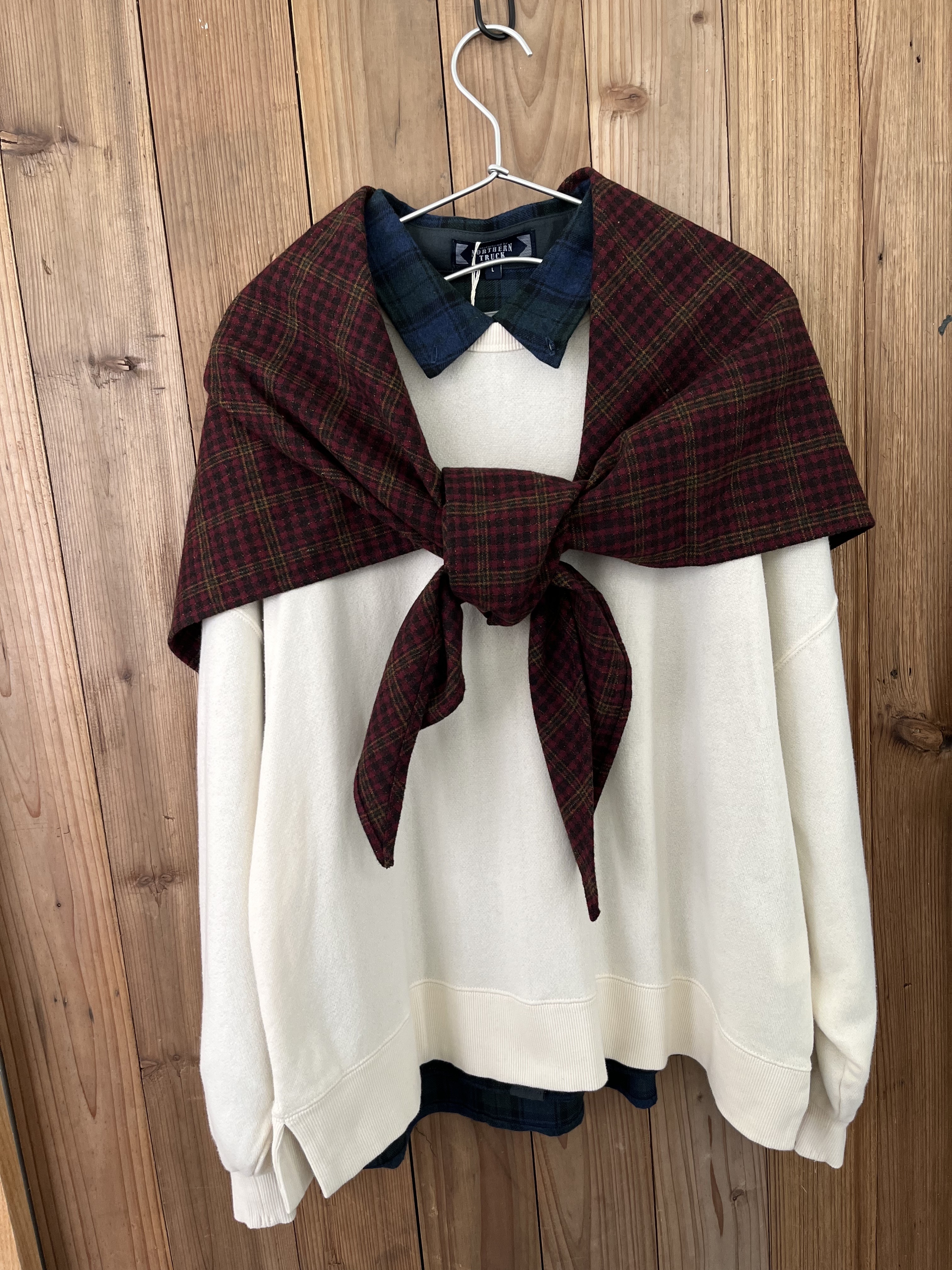 ista-ire三角形啡紅色格仔披肩