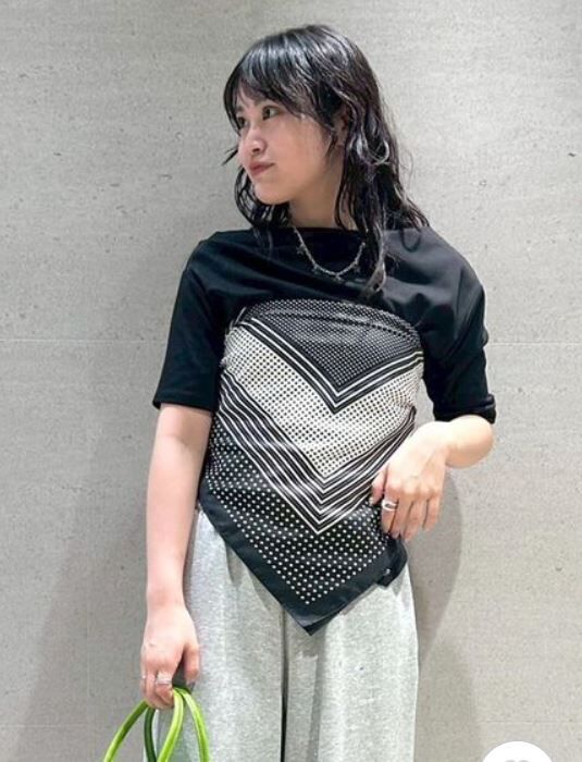 [預購] 折扣LILY BROWN 垂墜感露肩針織上衣