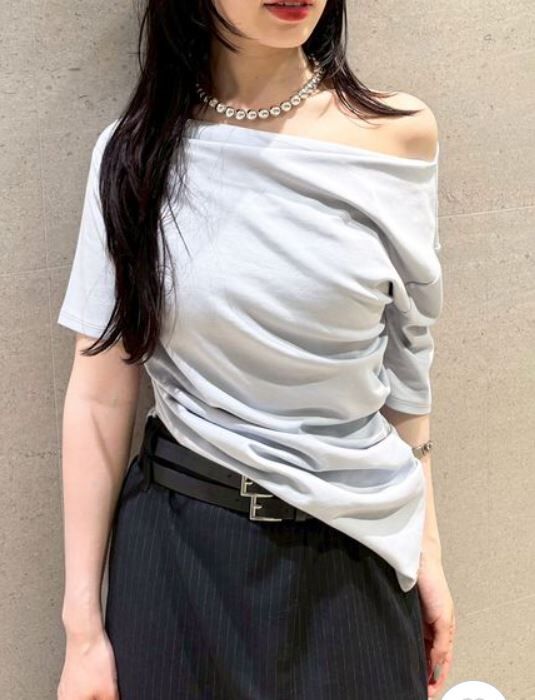 [預購] 折扣LILY BROWN 垂墜感露肩針織上衣