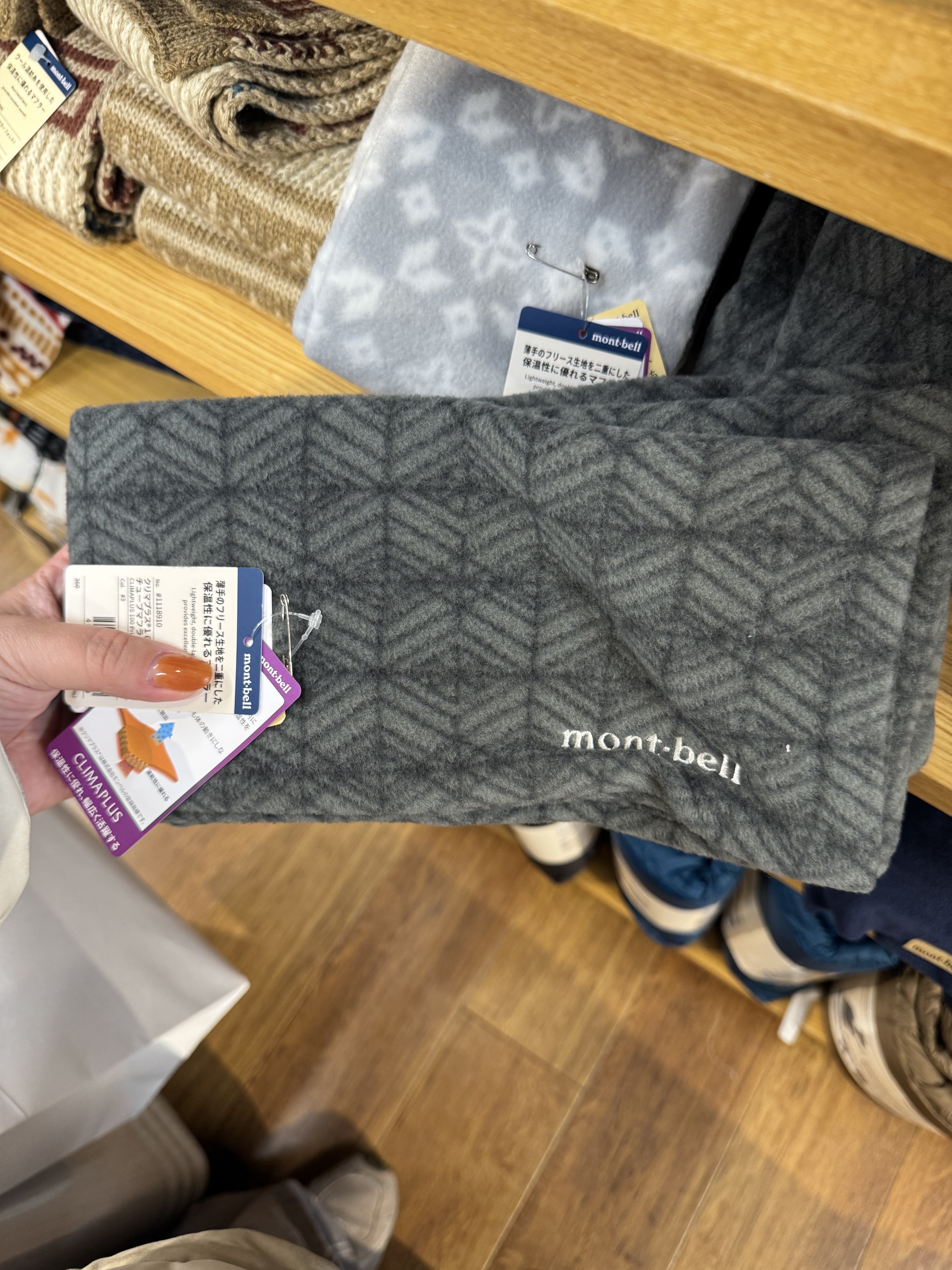 260107 Montbell 長身圖案花紋頸巾