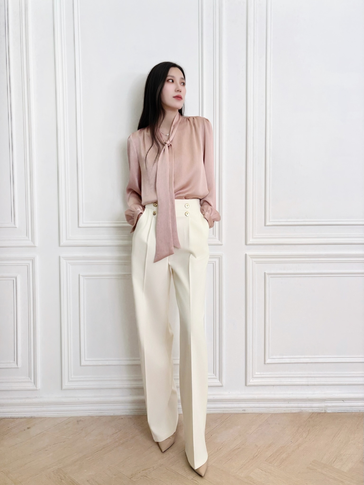 女神範!細緻紋路領巾襯衫