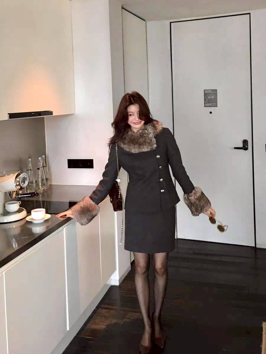 毛絨絨皮草手袖領片外套+短裙SET-S-XL (Elegant & Love)