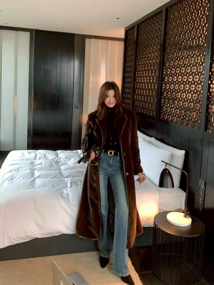 長腿女子微刷色落地直筒牛仔褲-S-XXL (Elegant & Love)