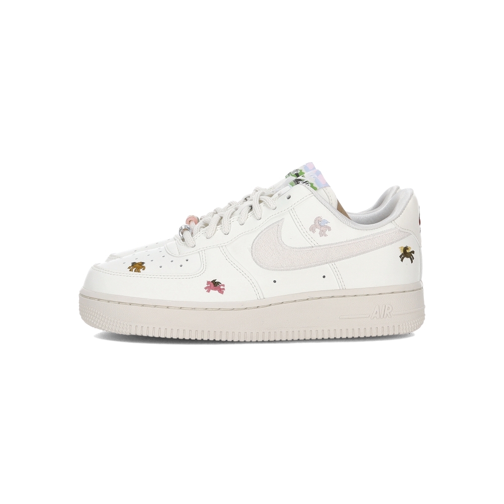 Nike Air Force 1'07 女鞋 奶油白色 馬年 新年 飛馬 刺繡 皮革 休閒鞋 IQ1143-100