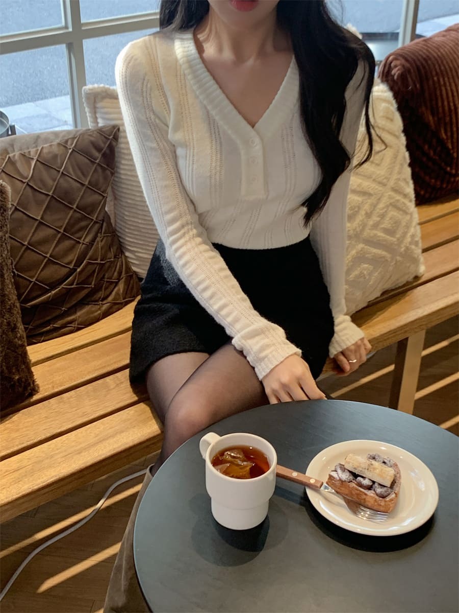 韓國Cherrykoko授權 修身半排釦V領坑紋線條感上衣