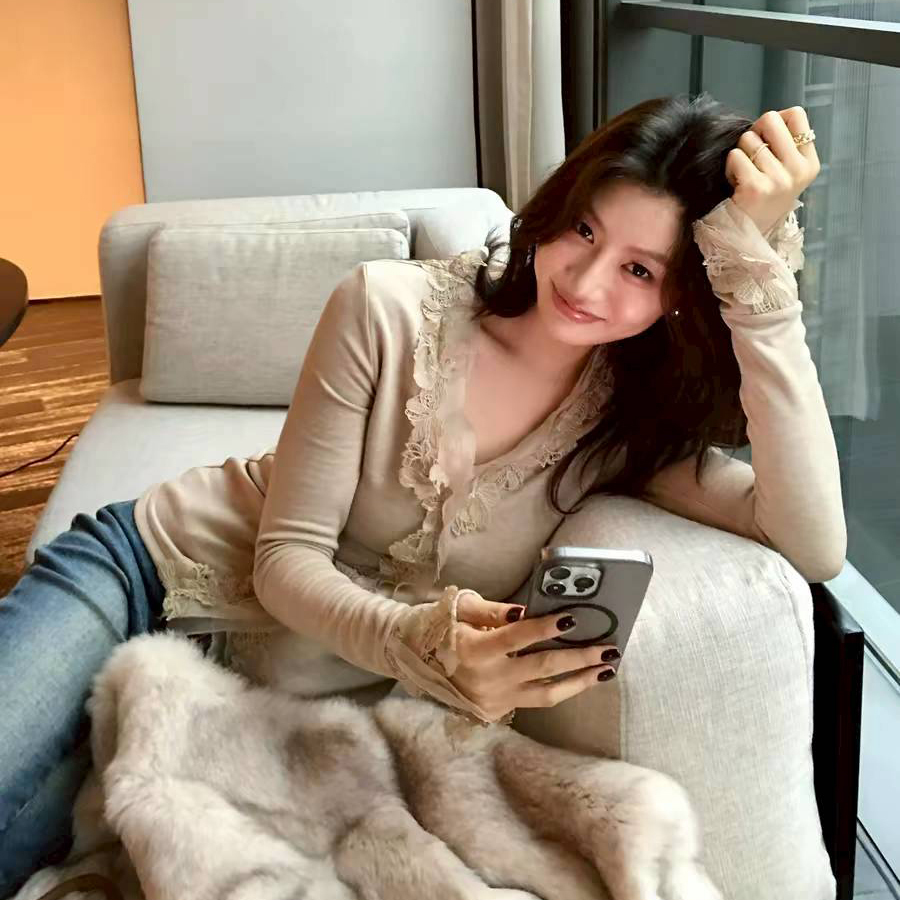 奶茶杏蕾絲荷葉滾邊手袖V領上衣-S-XL (Elegant & Love)