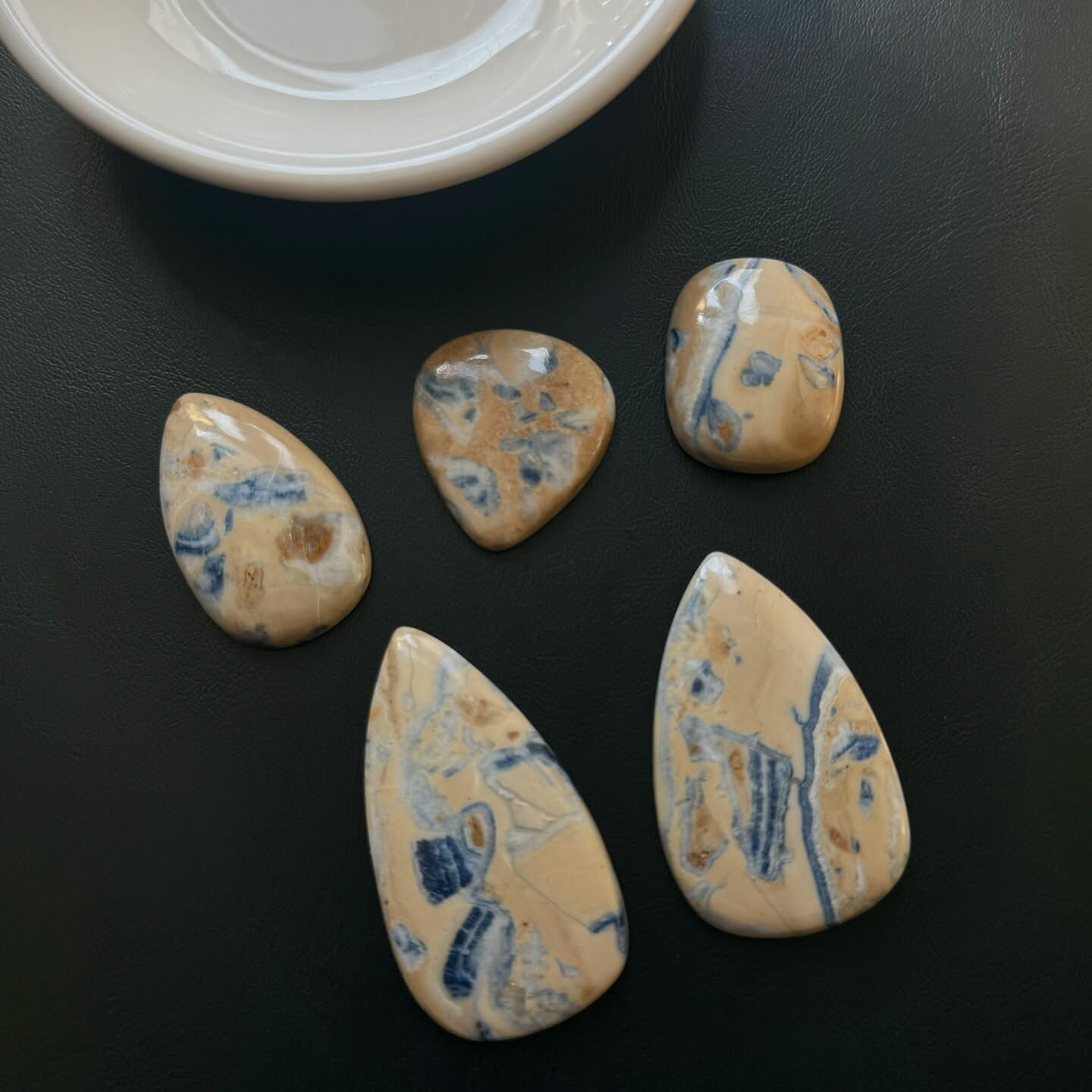 [原石] 土耳其白鎢礦 水晶蛋面