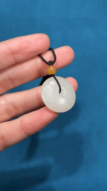 122621 和田玉籽料平安扣 (22.5mm直徑)