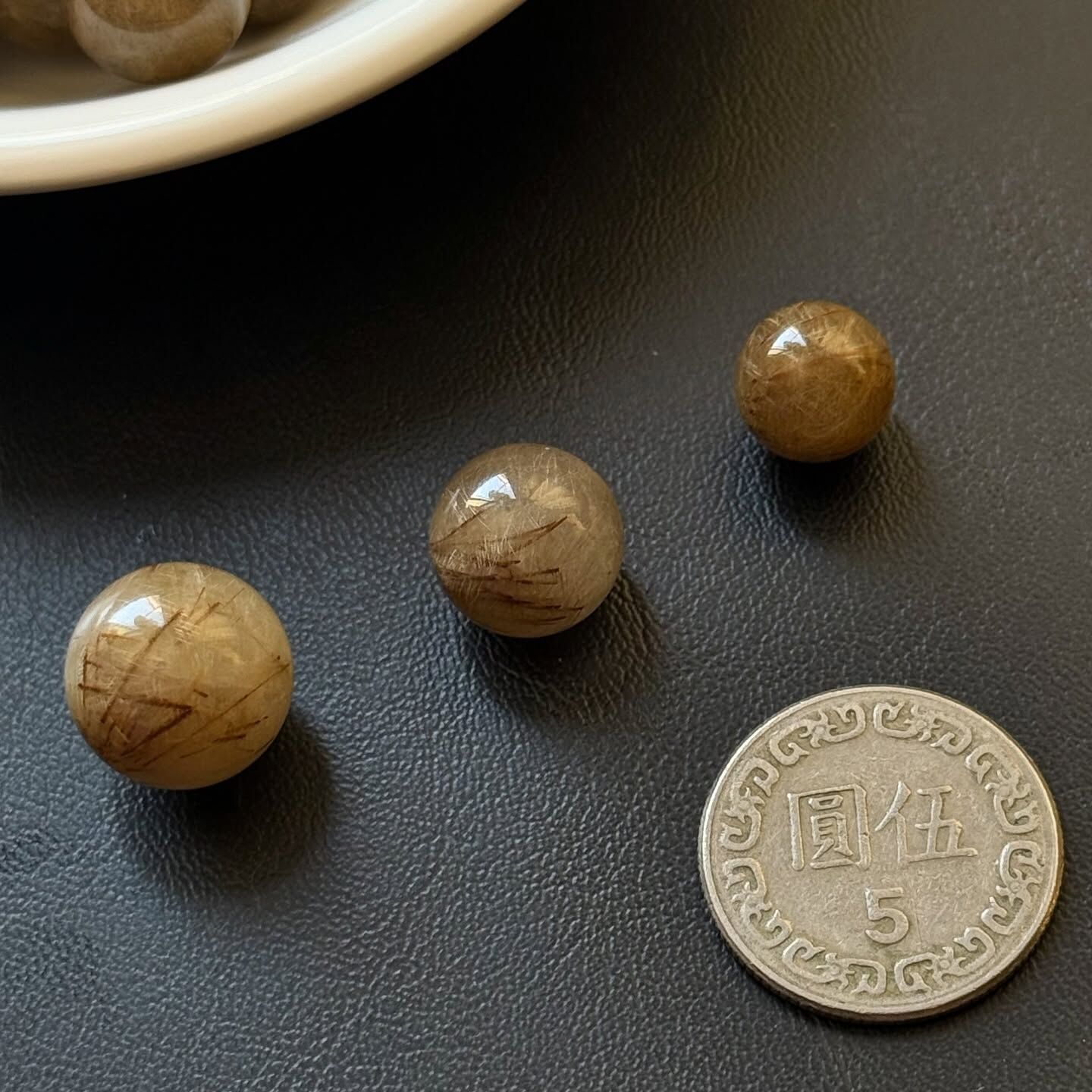 [原石] 銀針髮鈦晶 / 銀鈦晶 水晶小球