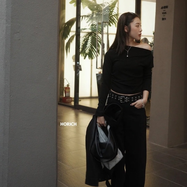 𝗝𝗮𝗻.𝟬𝟴/3021-一字領長袖(4色) 黑色