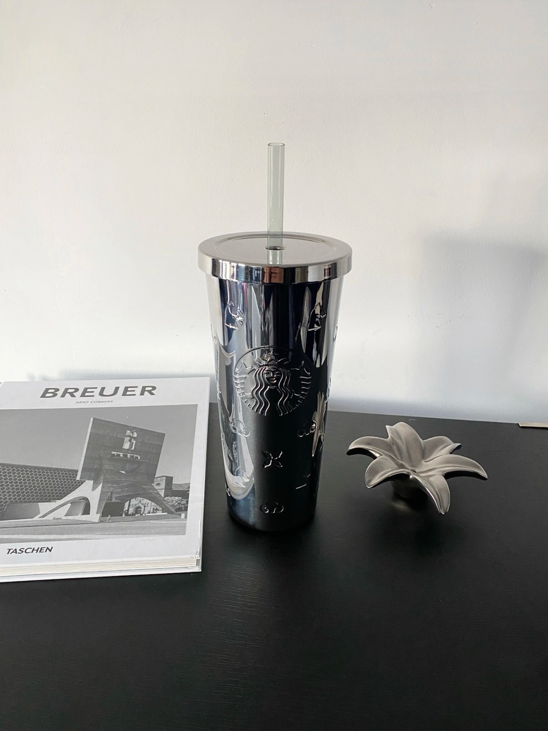 STARBUCKS 星巴克 駿躍星程系列 銀色 浮雕 吸管 保溫杯 690ML