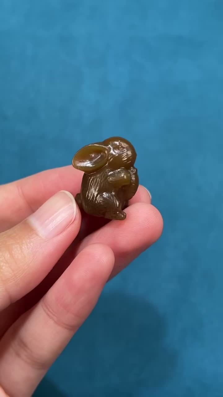 1226210 和田玉且末糖料小兔子