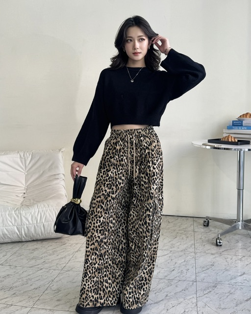 包色款短版毛衣上衣—2648