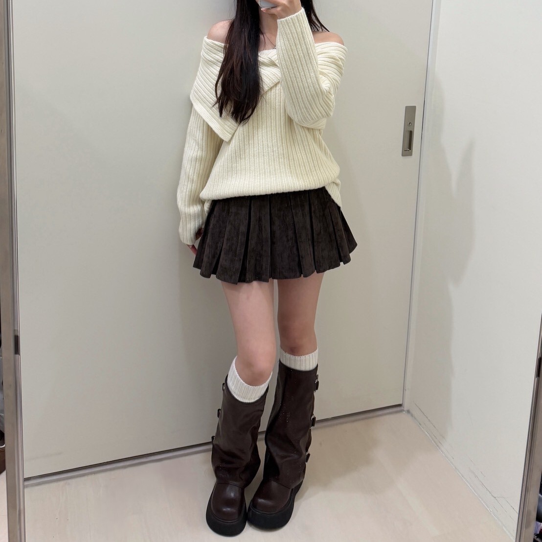 蜜桃絨寬腰雙釦百褶短裙