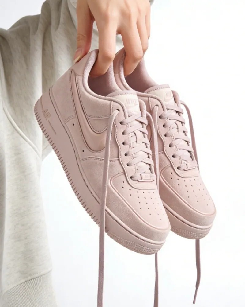 【預購】NIKE AIR FORCE 1 AF1 櫻花粉 淡粉 果凍勾勾 絨面 女鞋 HV4406-601