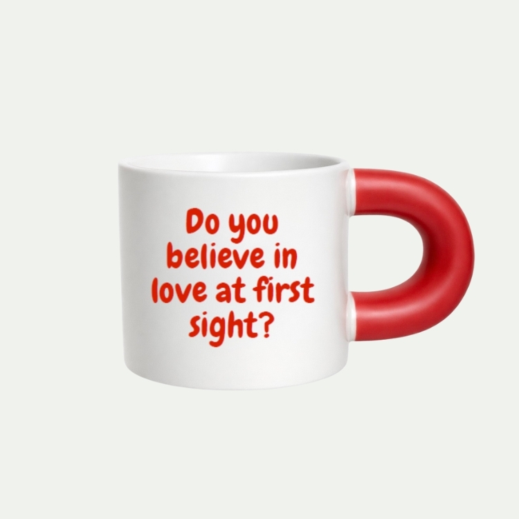 "你相信一見鍾情嗎？"白紅雙色馬克杯