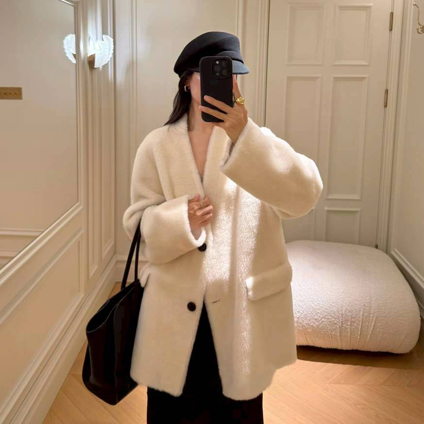 簡約感V領排釦造型毛絨絨皮草外套-S-M / 2色 (Elegant & Love)